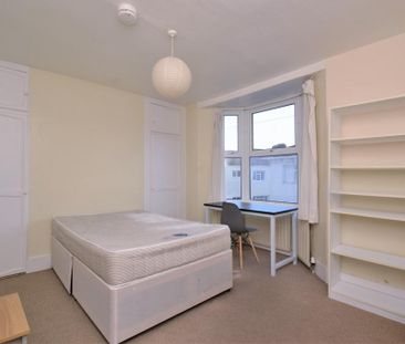 4 bedroom terraced house to rent - Photo 5