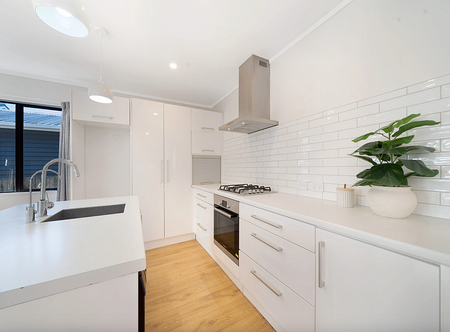 Sunny, Spacious Home in Te Atatu South – $500pw | - Photo 5