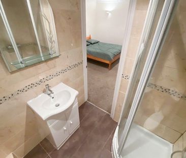 Room in a Shared Flat, Woolwich Road, SE10 - Photo 3