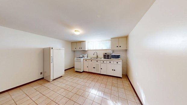 For Lease - 124 Wyndale Drive, Toronto, Ontario - Photo 1