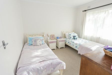 Neat & Tidy Family Home in a Quiet Location - Photo 5