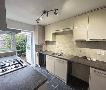 3 bedroom semi-detached house to rent - Photo 5