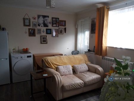 1 bedroom bungalow to rent - Photo 2