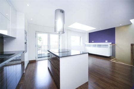 Super four bedroom family home in a quiet Islington location. - Photo 4