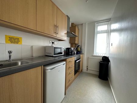 2 bedroom flat to rent - Photo 3