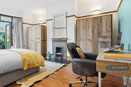 1 bedroom in a house share to rent - Photo 4