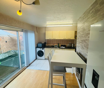 3 bedroom terraced house to rent - Photo 5