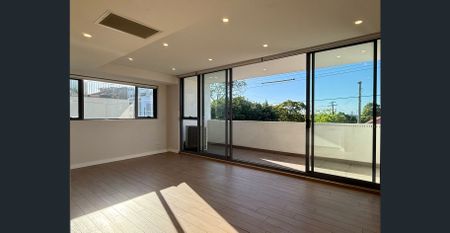 Spacious Two Bedroom, Two Bathroom Apartment – Prime Location! - Photo 3