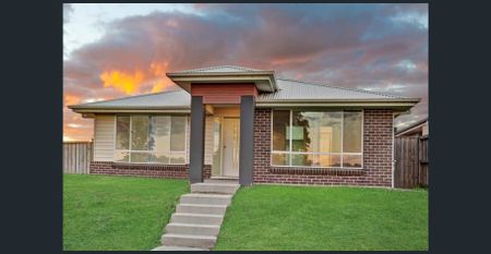 Modern & Stylish Home - Photo 5