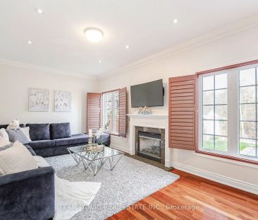 7 Sorbonne Drive #UPPER - Photo 1