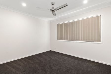 Modern 3-Bedroom Townhouse in Central Coomera - Photo 4