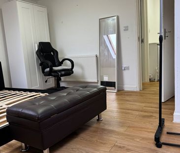 1 Bed Flat, New City Road, E13 - Photo 2