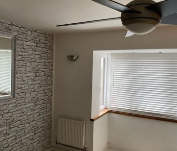 1 Bed Semi-Detached House, Warren Crescent, SO16 - Photo 2