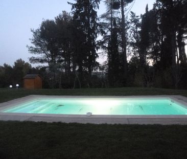 AIX LUYNES VILLA MEUBLEE PISCINE ECOLE INTERNATIONALE 1er septembre - Photo 1