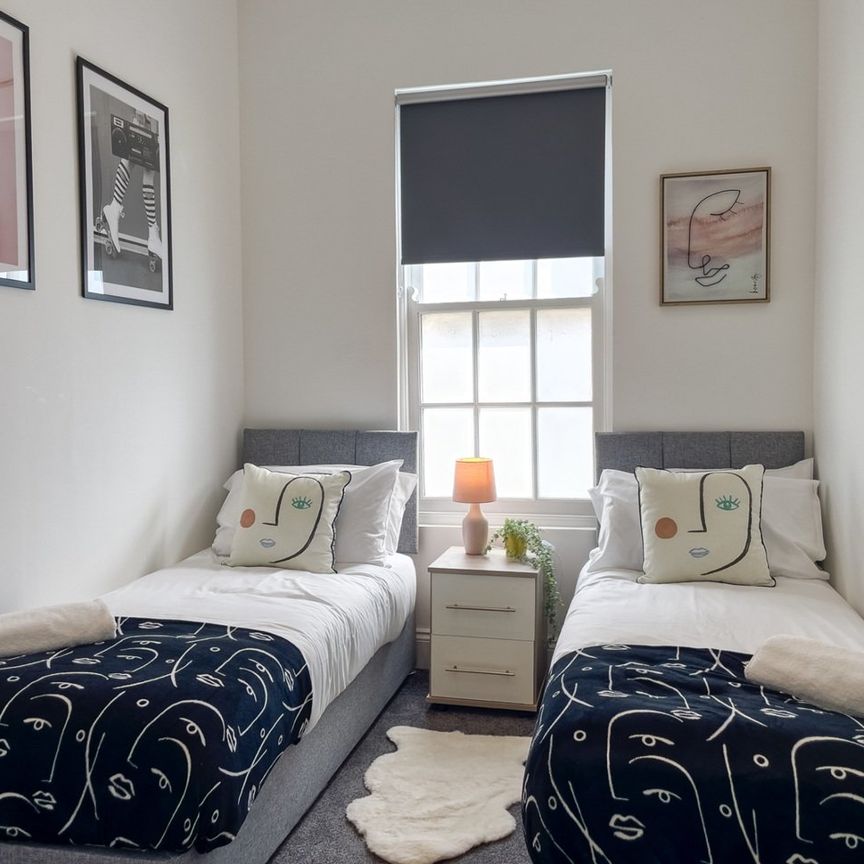 2 Bed Maisonette, Stone Street, BN1 - Photo 1