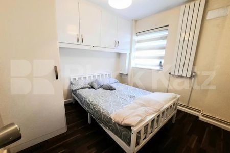 Larger than average stylish & contemporary - Photo 2