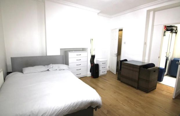 Studio to rent - Photo 1