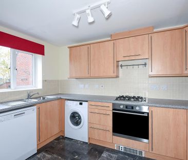 3 bedroom end of terrace house to rent - Photo 2