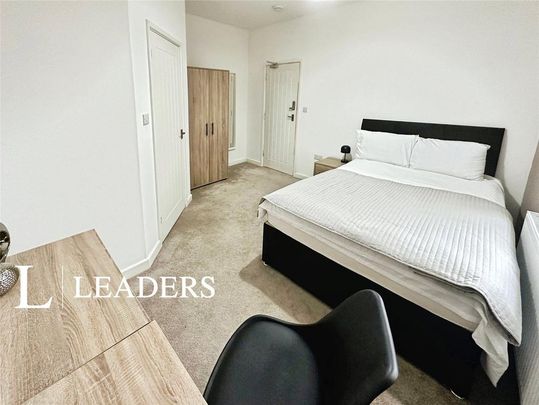 1 bedroom in a house share to rent - Photo 1