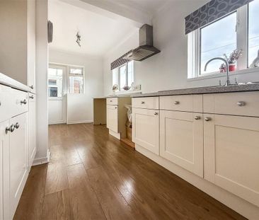 2 bedroom detached house to rent - Photo 6