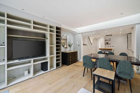 A beautifully presented three bedroom house in the heart of Belgravia, SW1. - Photo 3
