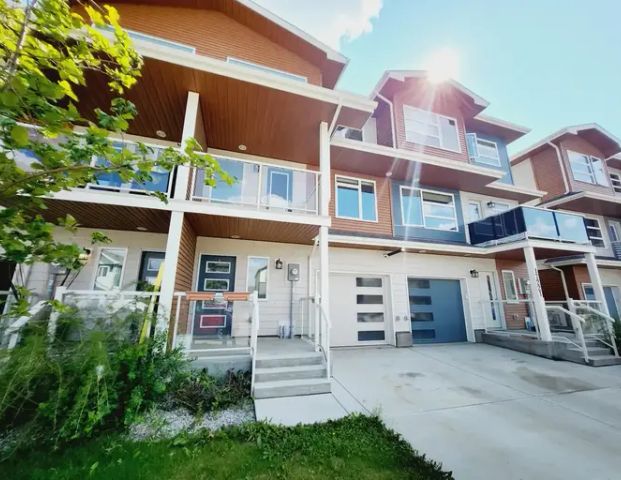 17215 - 9 Avenue SW | 17215 9 Avenue SW, Edmonton - Photo 1