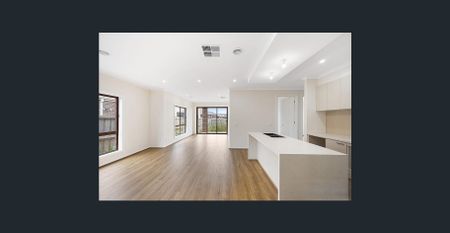 Immaculate Family Home with Multiple Living Areas in the Heart of Thornhill Park!! - Photo 2