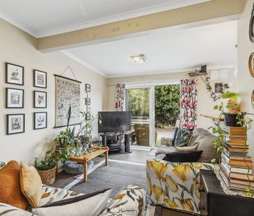 101a Apu Crescent, Lyall Bay - Photo 1