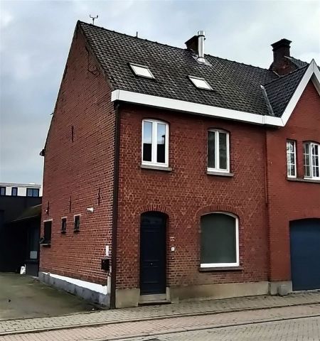 Gerenoveerde woning met twee slaapkamers en groot terras - Photo 2