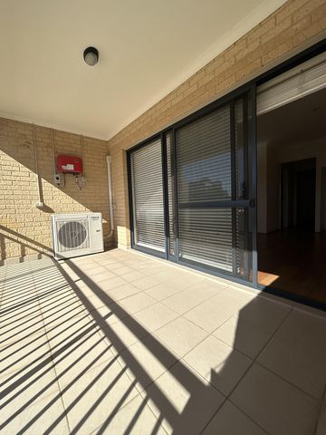 Modern 2x1 Unit in Cloverdale – Comfortable & Convenient Living! - Photo 5