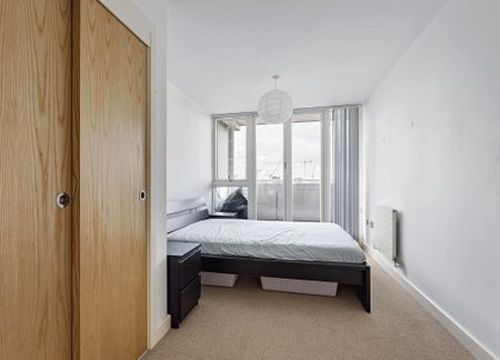 2 Bed Flat, Eastern Quay Apts, E16 - Photo 2