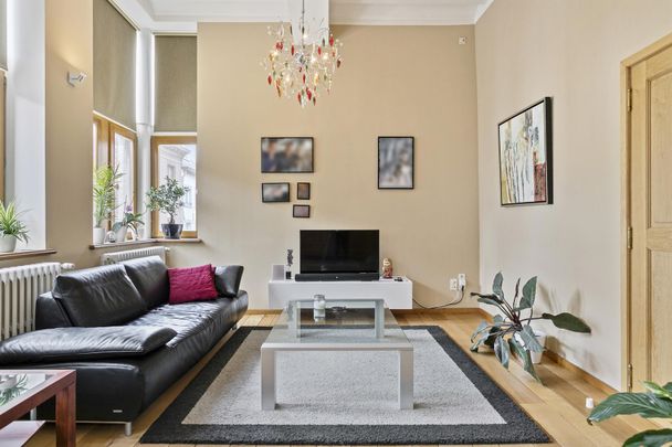 Authentiek triplex app. in stadscentrum met 4 slpk - Photo 1