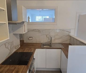 3 bedroom flat to rent - Photo 6