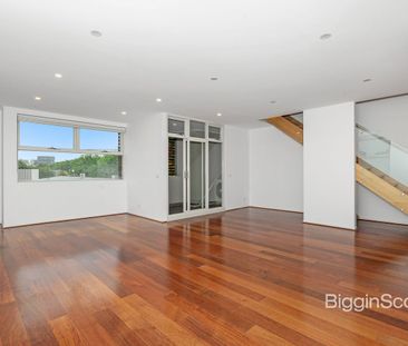 IMMACULATE 3 BEDROOM PLUS STUDY APARTMENT WITH 2.5 BATHROOMS AND CITY VIEWS!!! - Photo 2