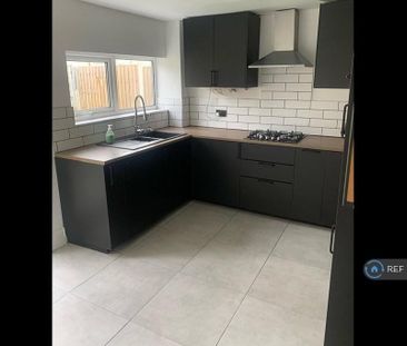 2 bedroom end of terrace house to rent - Photo 4