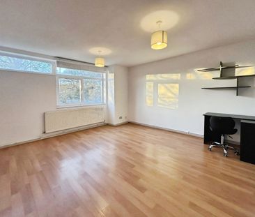 The Drive, Brentwood, Great Warley - Photo 3