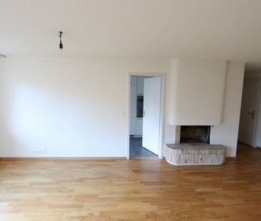 quartier résidentiel ensoleillé dans un environnement adapté aux en... - Photo 1