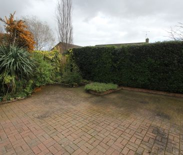 2 Bedroom Bungalow, Wrexham - Photo 2