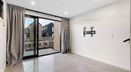 2 Bed, 2 Bath Townhouse with Garage! - Photo 2