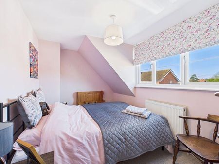 4 bedroom detached house to rent - Photo 4
