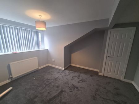 3 Bed - 35 Woodview Road, Beeston, Leeds - LS11 7EA - Student/Professional - Photo 4