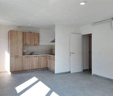 Volledig vernieuwd appartement; 2 slaapkamers en garagebox - Foto 1