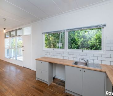 RENOVATED UNIT TWO MINUTES WALK TO LAKE!! - Photo 4