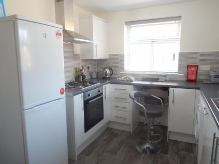 1 bedroom in a house share to rent - Photo 5