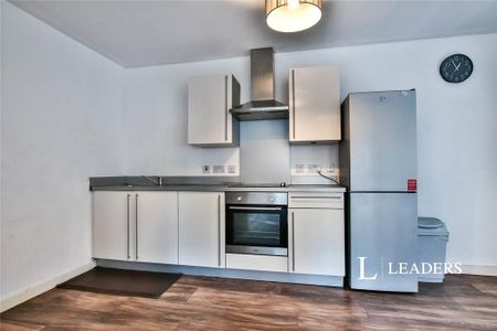 2 bedroom flat to rent - Photo 2