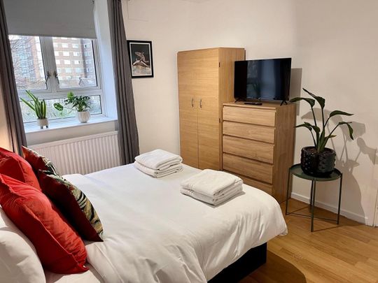 Room in a Shared Flat, Sherlock Court, NW8 - Photo 1