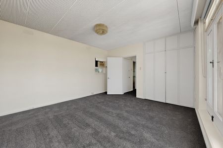 9 Cascade Drive, Kew East VIC 3102 - House For Rent | Domain - Photo 5