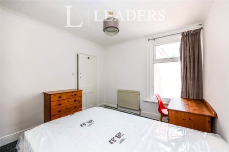 4 bedroom house to rent Percy Road, PO4 - Photo 5