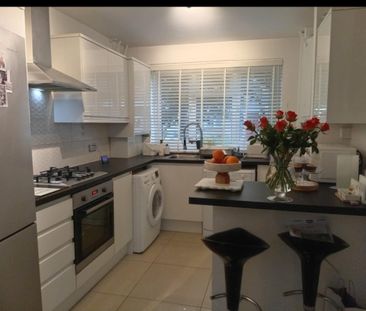 Room in a Shared House, Armitage Road, SE10 - Photo 5