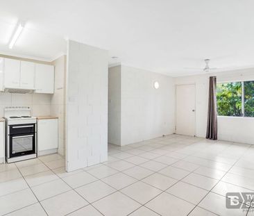 28 Oleander Street, Holloways Beach - Photo 5